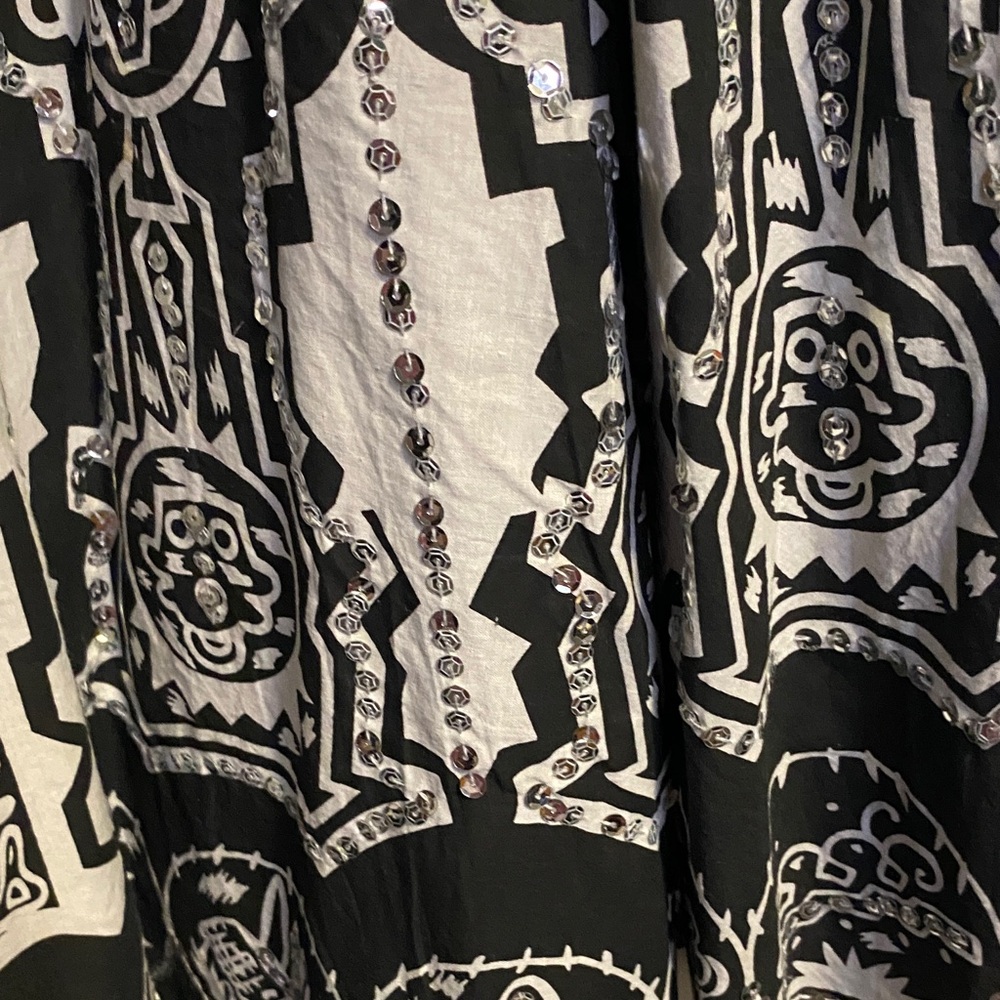 Elegant Black and White Patterned Skirt - Picture 11 of 11